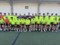 La plantilla y el cuerpo técnico del San Tirso posan en el campo de O Monte antes del primer entrenamiento de la pretemporada