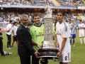 Iker Casillas y Kaká levantan el trofeo Teresa Herrera de 2013, tras vencer al Deportivo por 0-4 en la última participación del Real Madrid a día de hoy