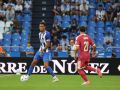 Bright Ede controla el balón ante Brahim Díaz
