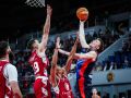 Acción de Karlins Silins en el Zaragoza-Básquet Coruña de la temporada 2024-25