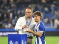 Mario Soriano recibe el trofeo de MVP de la 81ª edición del Teresa Herrera