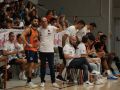 Nuevo curso, mismo Básquet Coruña Dídac Cuevas y Carles Marco dialogan durante el Obradoiro-Leyma en Vilagarcía