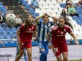 Lucía Pardo enciende la ilusión blanquiazul Lucía Pardo (c) se lamenta entre Marques (i) y Alba López (d) tras una jugada en el Deportivo-Sevilla
