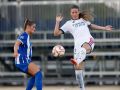 Millene ante Bella Andersson en el Real Madrid-Deportivo de pretemporada