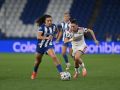Espe Pizarro y Eva Navarro pugnan por el esférico en el encuentro entre Deportivo y Real Madrid disputado en la pasada jornada