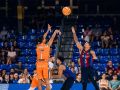 En directo: Barça-Leyma Básquet Coruña Un triple de Alonzo Verge durante el Barça-Básquet Coruña