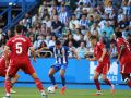 Yeremay, ahora te toca a ti Yeremay Hernández conduce el balón rodeado de rivales en el Deportivo-Sevilla