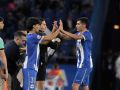 Álvaro Fraga choca las manos con Diego Villares antes de hacer su debut con el primer equipo del Dépor en el partido ante el Oporto