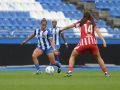 Sofía Domínguez controla el esférico ante Natalia Peñalvo en el Dépor-Atlético del pasado sábado