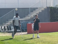 Bouldini reaparece con una aparatosa protección, pero esquiva una lesión grave Bouldini, esta mañana llegando al campo de entrenamiento de la Ciudad Deportiva