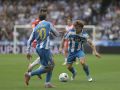 Nadie juega más que el Dépor Mario Soriano controla el balón durante el Dépor-Almería en Riazor