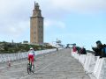 Uno de los participantes sube hasta la Torre de Hércules en 2024