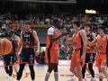 La receta de la felicidad naranja pasa por el ritmo Guillem Jou, Macachi Braz y Caio Pacheco celebran una acción durante el partido ante Tizona