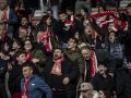 Aficionados del Sporting festejan una diana ante el Castellón