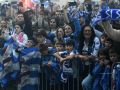 Cientos de aficionados se dieron cita en Riazor para dar ánimos al Dépor a su llegada al estadio antes del partido ante el Zaragoza