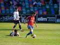 El Bergantiños empata en el Helmántico en un duelo con escasa producción ofensiva (0-0) Iago Novo controla el balón durante el Salamanca-Bergantiños