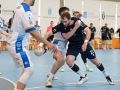 Rodrigo Ortega es maniatado por la defensa del Zaragoza