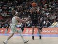 El Básquet Coruña roza un triplete inaudito Caio Pacheco ejecuta uno de los 31 triples que el Leyma lanzó contra el Zamora