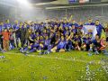 Plantilla, técnicos y familiares del Alavés celebran el ascenso a Primera tras ganar al Numancia (2-0) en la penúltima jornada de la temporada 2015-16, en la que a seis jornadas del final solo había cuatro puntos de distancia entre el segundo y el séptimo clasificados
