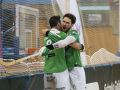 El Liceo remonta un 4-1 para llegar líder a la última jornada Nuno Paiva abraza a Dava Torres para celebrar un gol del Liceo