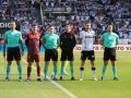 Capitanes y equipo arbitral posan antes del Burgos-Deportivo