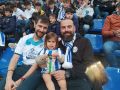 Mi vida en blanquiazul | Borja Rey: “Viví ocho años en Holanda y sufría muchísimo por no poder ir a Riazor” Borja Rey, a la derecha, con su cuñado Jano y su ahijada Uxía en Riazor