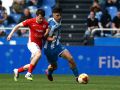 Manu Núñez trata de robar el balón a Quique Teijo en el Fabril-UD Ourense del pasado 12 de abril disputado en el Estadio de Riazor
