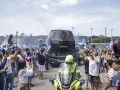 Galería | La espectacular despedida de la afición blanquiazul al Deportivo en Abegondo, en imágenes Cientos de blanquiazules alentaron al equipo