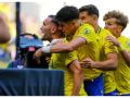 Lucas Pérez celebra su gol ante el Leganés con sus compañeros