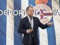 Juan Carlos Escotet quiere más: "El año que viene, a Europa" Juan Carlos Escotet, durante la visita de la plantilla del Deportivo al Espacio Avenida de ABANCA