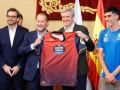 Diego Calvo, Juan Carlos Escotet, Alfonso Rueda y Diego Villares posan con la camiseta del Deportivo