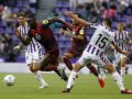 Bil Nsongo conduce el esférico en el Valladolid-Dépor