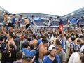 Miles de deportivistas dejaron su asiento y saltaron al césped tras el pitido final