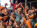 La FEB libera más abonos para los aficionados del Básquet Coruña Imagen de aficionados naranjas durante uno de los partidos de cuartos de final contra el Menorca