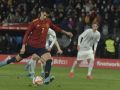 Álvaro Morata a punto de marcar uno de sus dos goles con España a Islandia en Riazor en el amistoso disputado en 2022