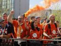 Aficionados del Básquet Coruña con botes de humo naranja durante el recibimiento al equipo el día del derbi contra el Obradoiro