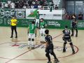 Torres y Xaus sacan de centro en el partido disputado por el Liceo en Calafell, el tercero de las semifinales del playoff