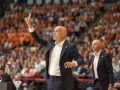 Carles Marco dirige a su equipo durante el partido contra Palencia