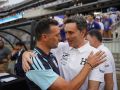Scaloni y Molina se abrazan antes del Argentina-Honduras jugado en Texas