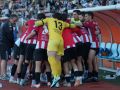 Los jugadores del Arteixo, en el descanso de la prórroga contra el Compostela