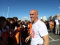 Carles Marco sonríe durante la celebración del ascenso del Básquet Coruña en la explanada de Riazor