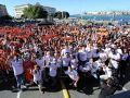Jugadores, staff y miembros del Básquet Coruña posan junto a la afición en la celebración del ascenso