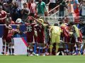 Los jugadores de Qatar celebran el gol del empate