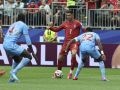 Cristiano Ronaldo controla el balón ante Chancel Mbemba durante el partido del Grupo K del Mundial entre Portugal y República Democrática del Congo