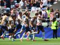 Los jugadores de Estados Unidos celebran el gol de Freeman