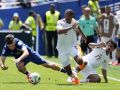 Ermedin Demirovic, de Bosnia-Herzegovina,lucha con Pedro Miguel y Ahmed Al-Ganehi