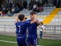 Dos jugadores del Montañeros Juvenil celebran un gol