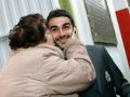 Elena Verjano besa a Adrián López antes de partir hacia Barcelona para disputar el partido de liga contra el Espanyol en 2011