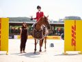 Miriam Gagna, CEO de DHL Express en España, junto a Nirvana Hank Amaya, ganadora del Gran Premio DHL