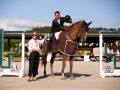 Flora Pérez junto a Iván Serrano Sáez, ganador del Gran Premio Casas Novas Trofeo Marqués de Riscal